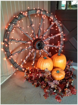 10-amazing-ideas-to-decorate-your-home-with-wagon-wheels-8