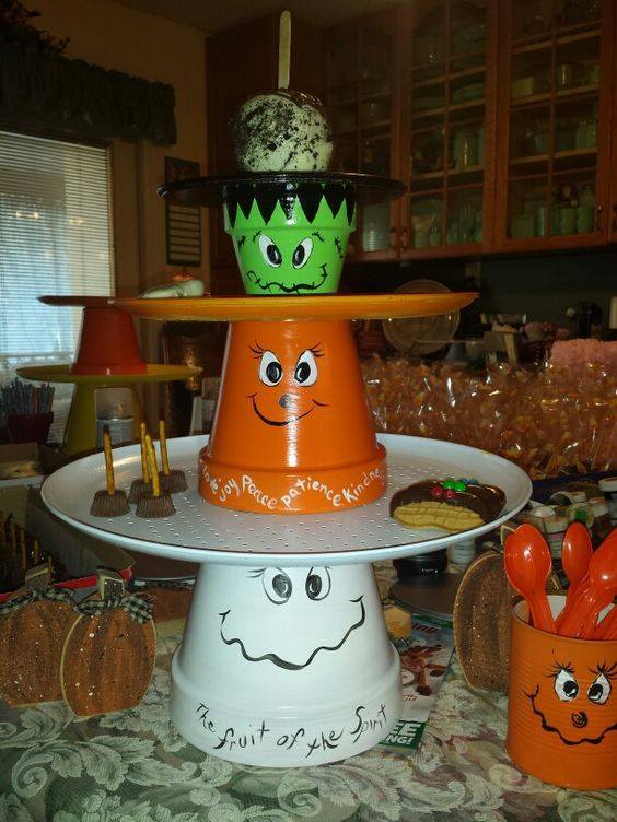 FALL AND HALLOWEEN CLAY POT IDEAS