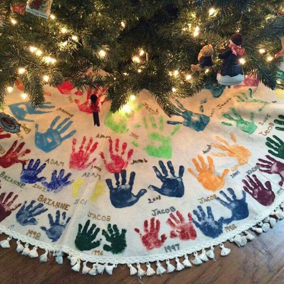 handprint-christmas-skirt-decoration