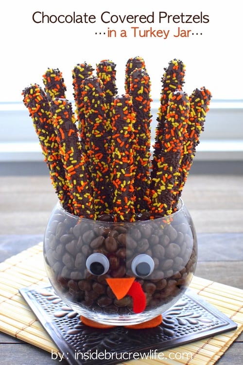 Chocolate covered pretzels make fun tail feathers in this easy to make turkey jar.