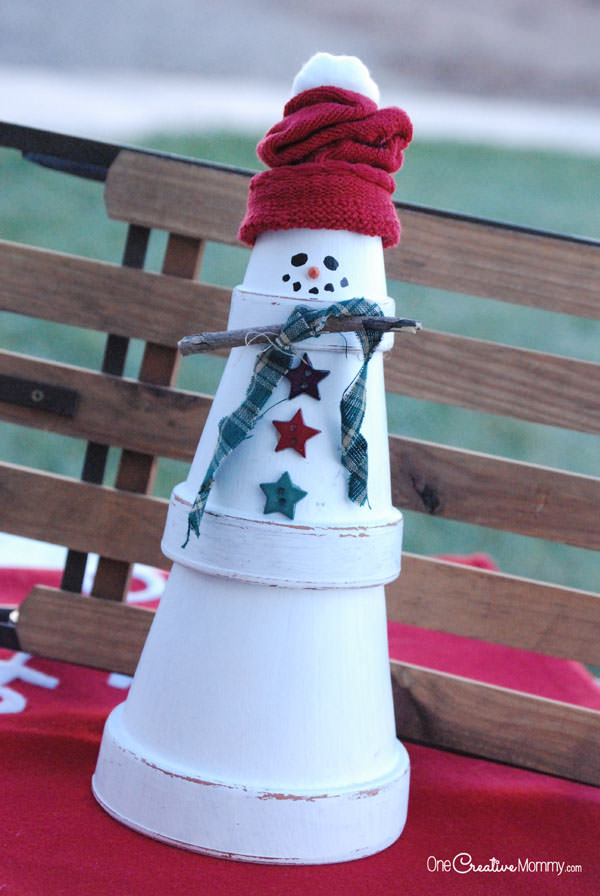 Quick and Easy Terra Cotta Snowman Craft from OneCreativeMommy.com {Christmas Decor and Craft}