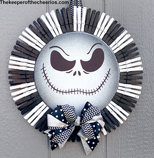 jack skellington pizza pan clothespin wreath sm