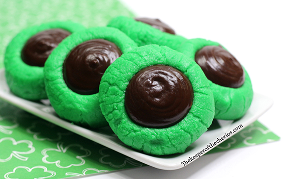 st-patricks-day-mint-cream-button-cookies-2