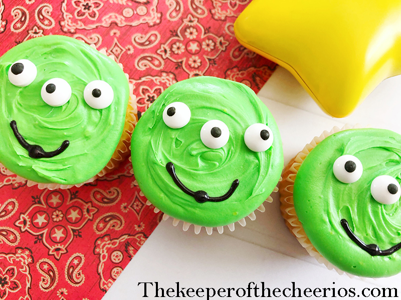 alien-cupcakes-1