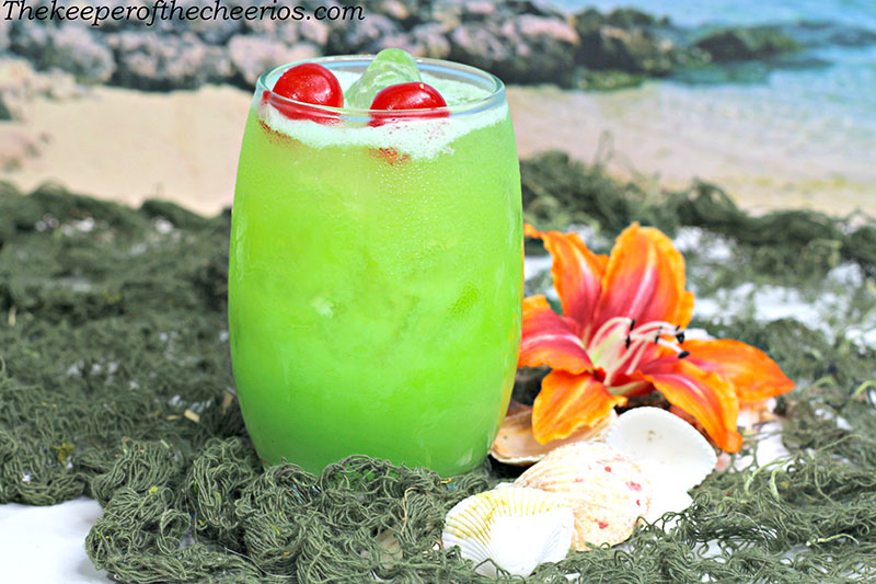 green-iguana-drink-2