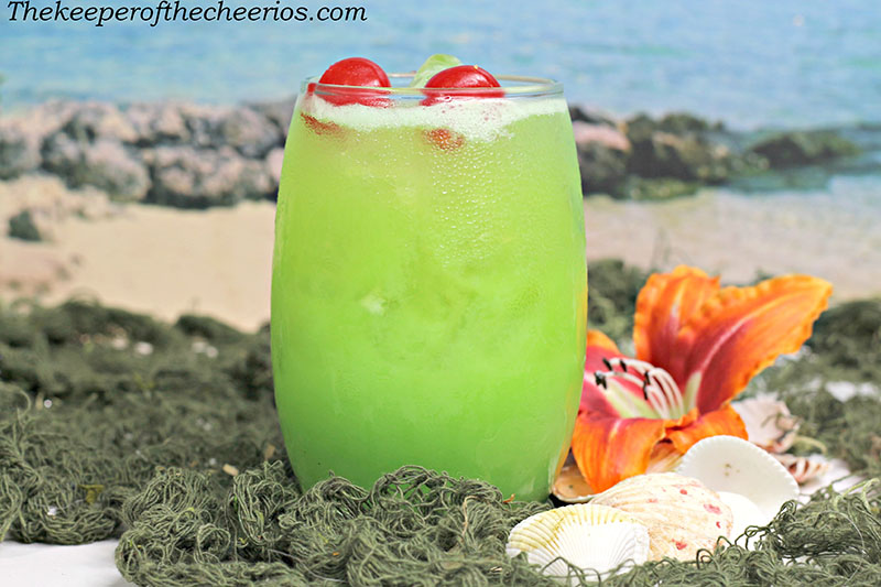 green-iguana-drink-3