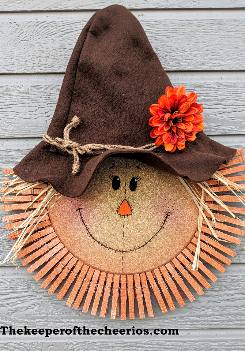 scarecrow-pizza-pan-clothespin-wreath-10