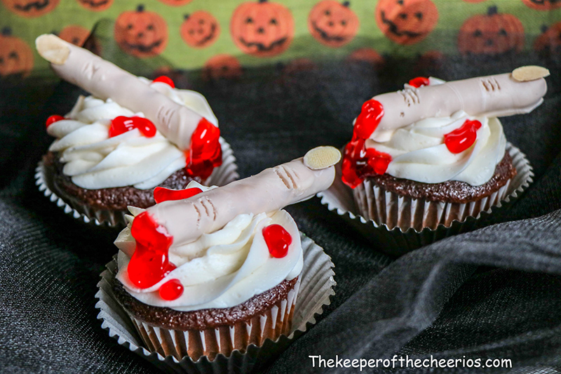 severed-finger-cupcakes-5