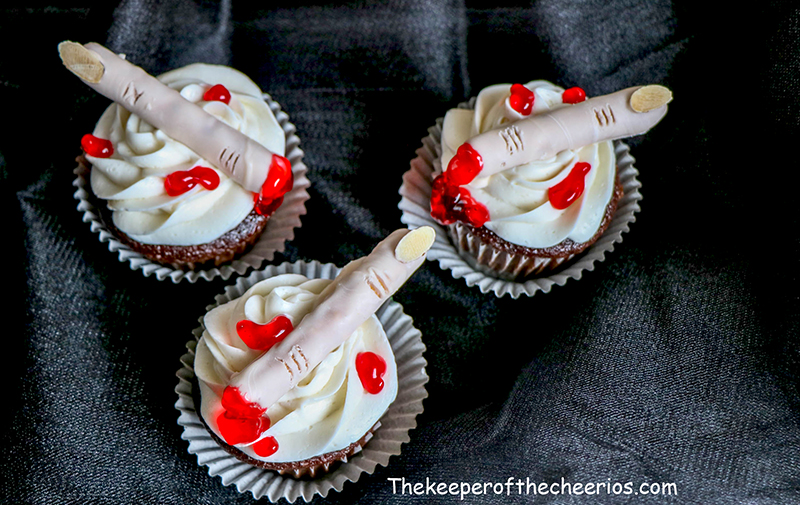 severed-finger-cupcakes-6