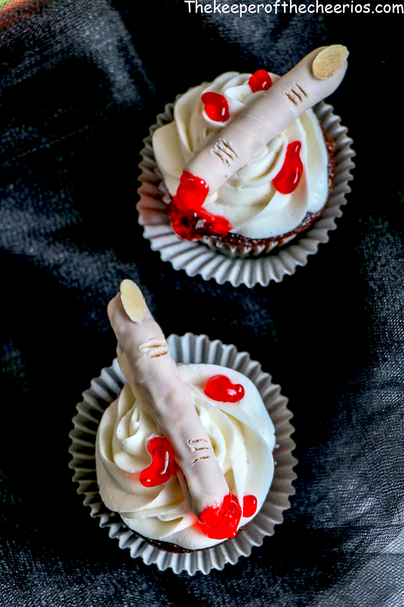severed-finger-cupcakes-8