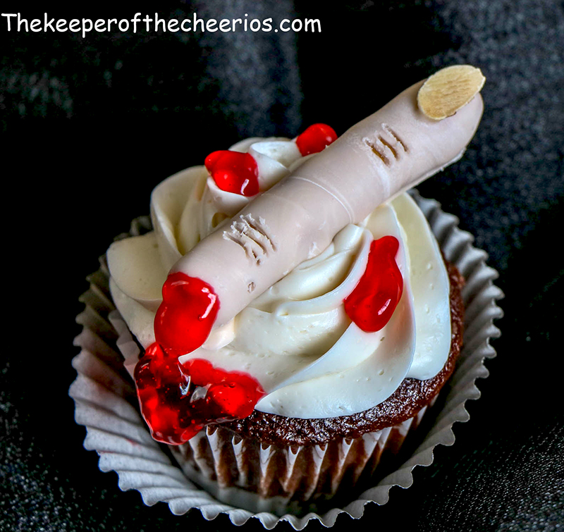 severed-finger-cupcakes-9