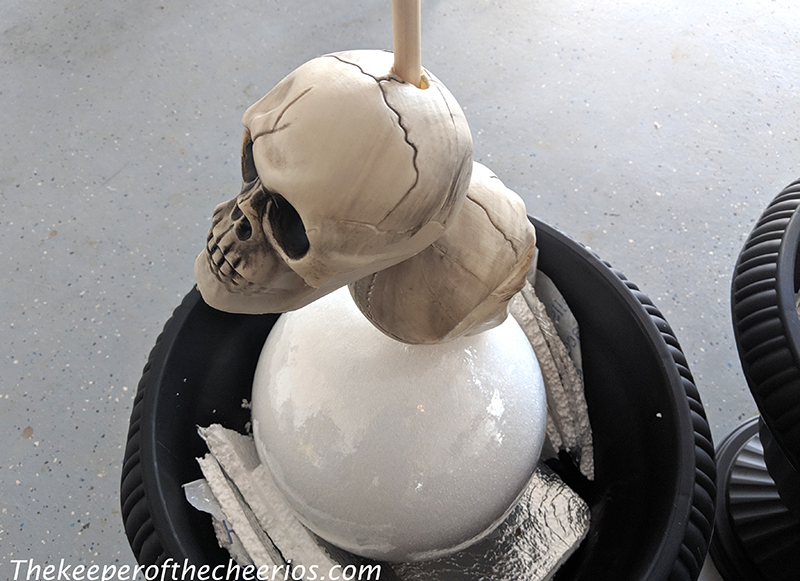 skull-entry-way-pots-4