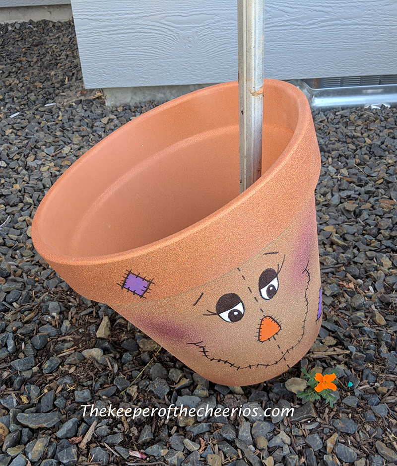 Halloween-topsy-turvy-pots-11