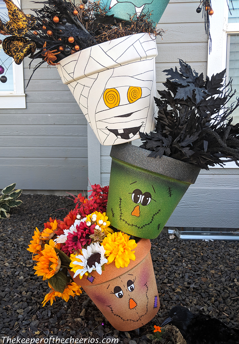 Halloween-topsy-turvy-pots-4