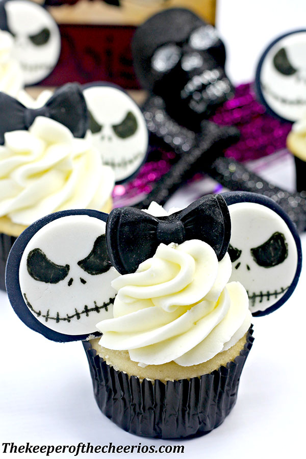 JACK-MICKEY-EARS-CUPCAKES-7