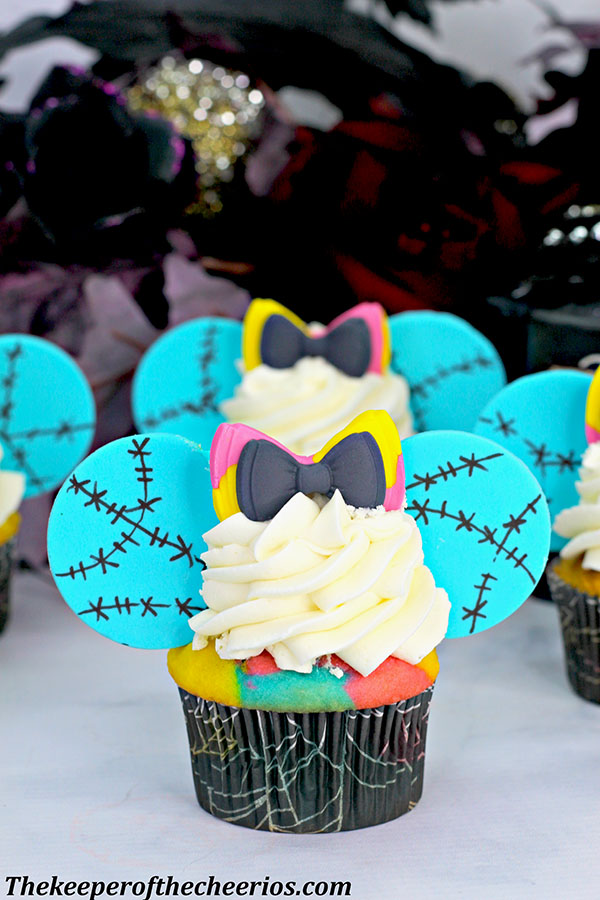 Sally-Mickey-Ears-cupcakes-3