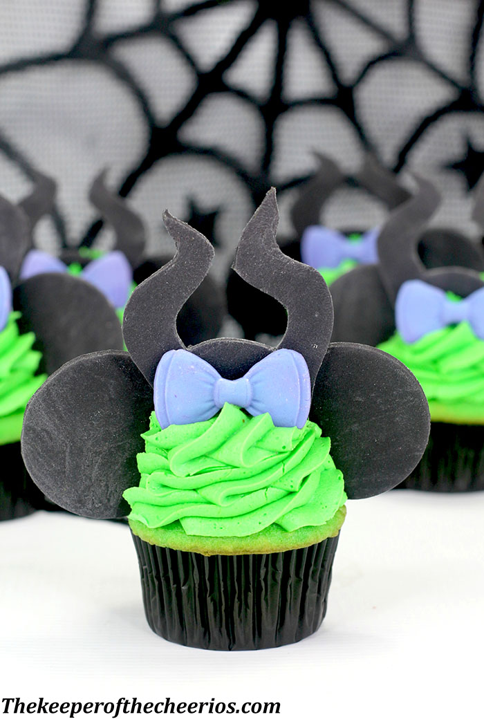 maleficent-mickey-ears-cupcakes-1