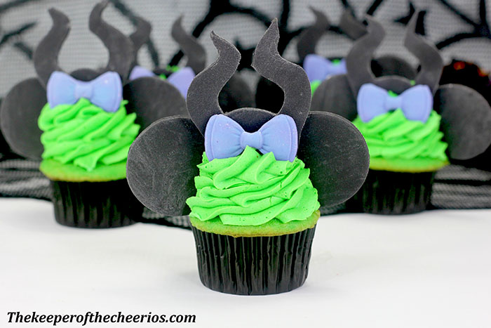 maleficent-mickey-ears-cupcakes-2