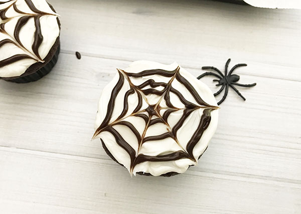 spider-web-cupcakes-3