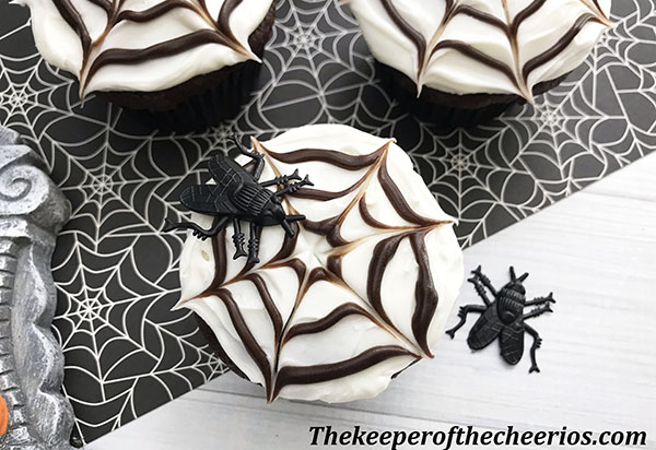 spider-web-cupcakes-5