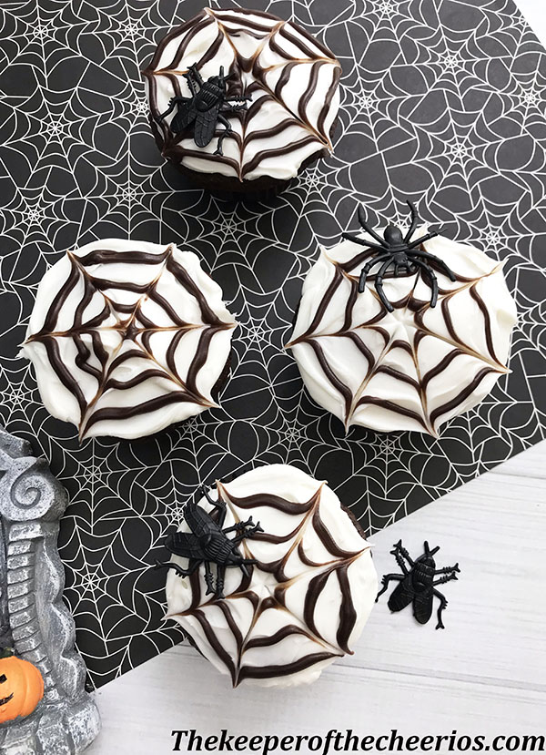 spider-web-cupcakes-6