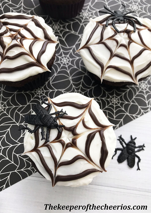 spider-web-cupcakes-7