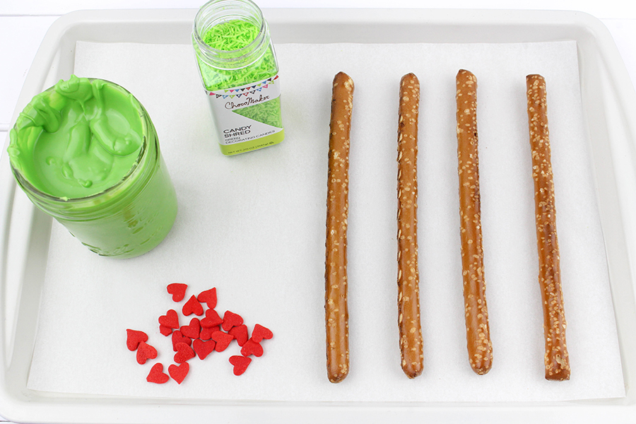 Grinch-pretzel-sticks-5