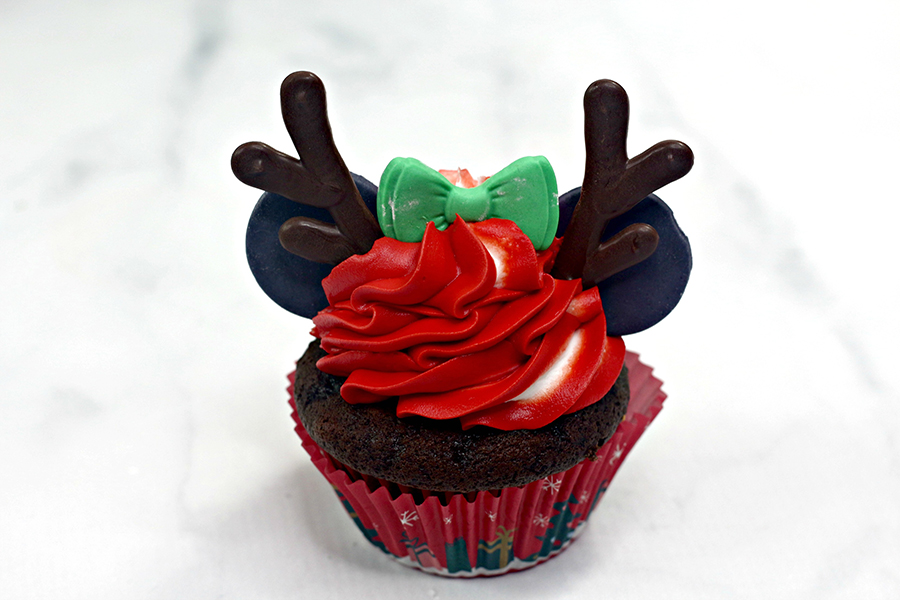 Minnie-Mouse-reindeer-cupcake-3
