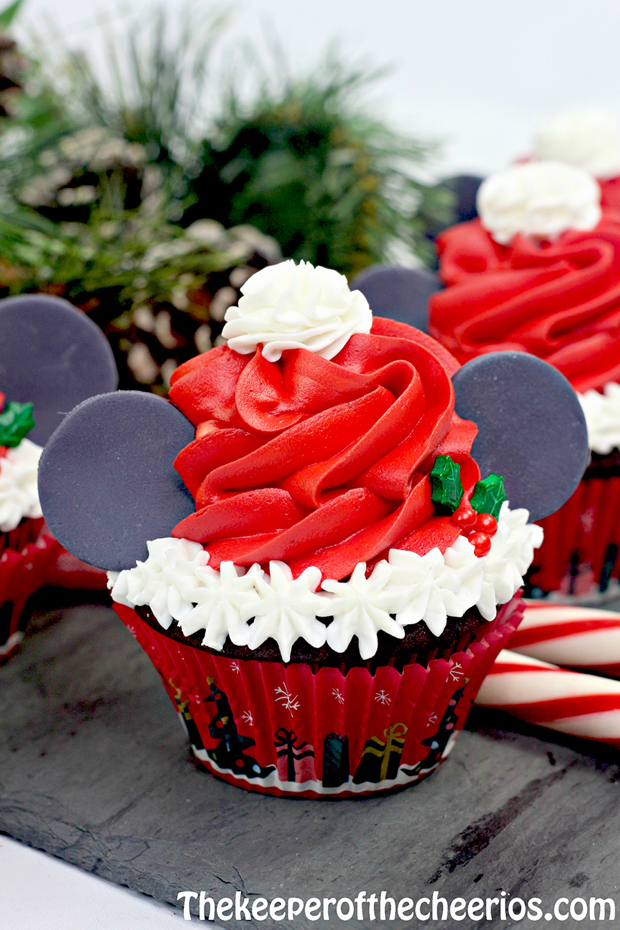 mickey-santa-cupcakes-4