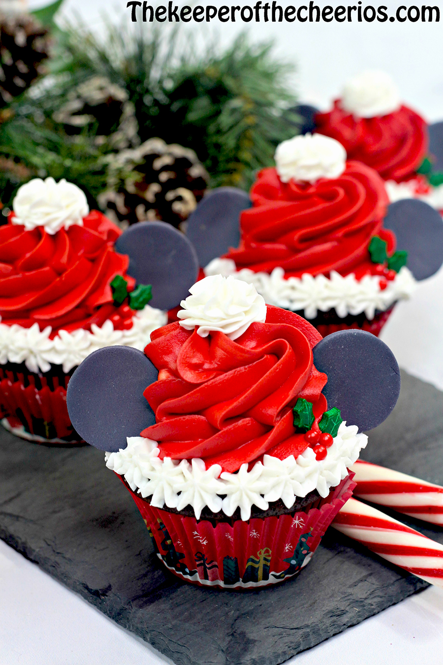 mickey-santa-cupcakes-5