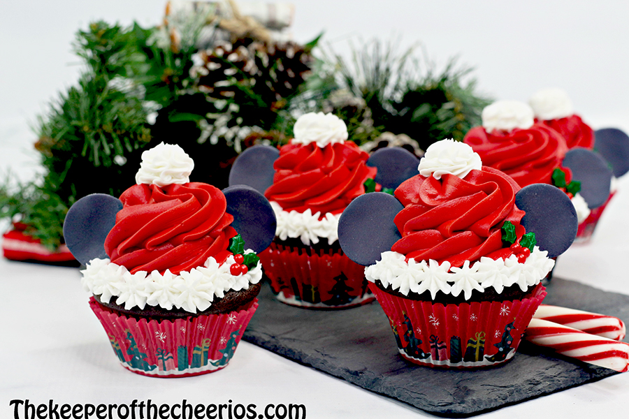 mickey-santa-cupcakes-6