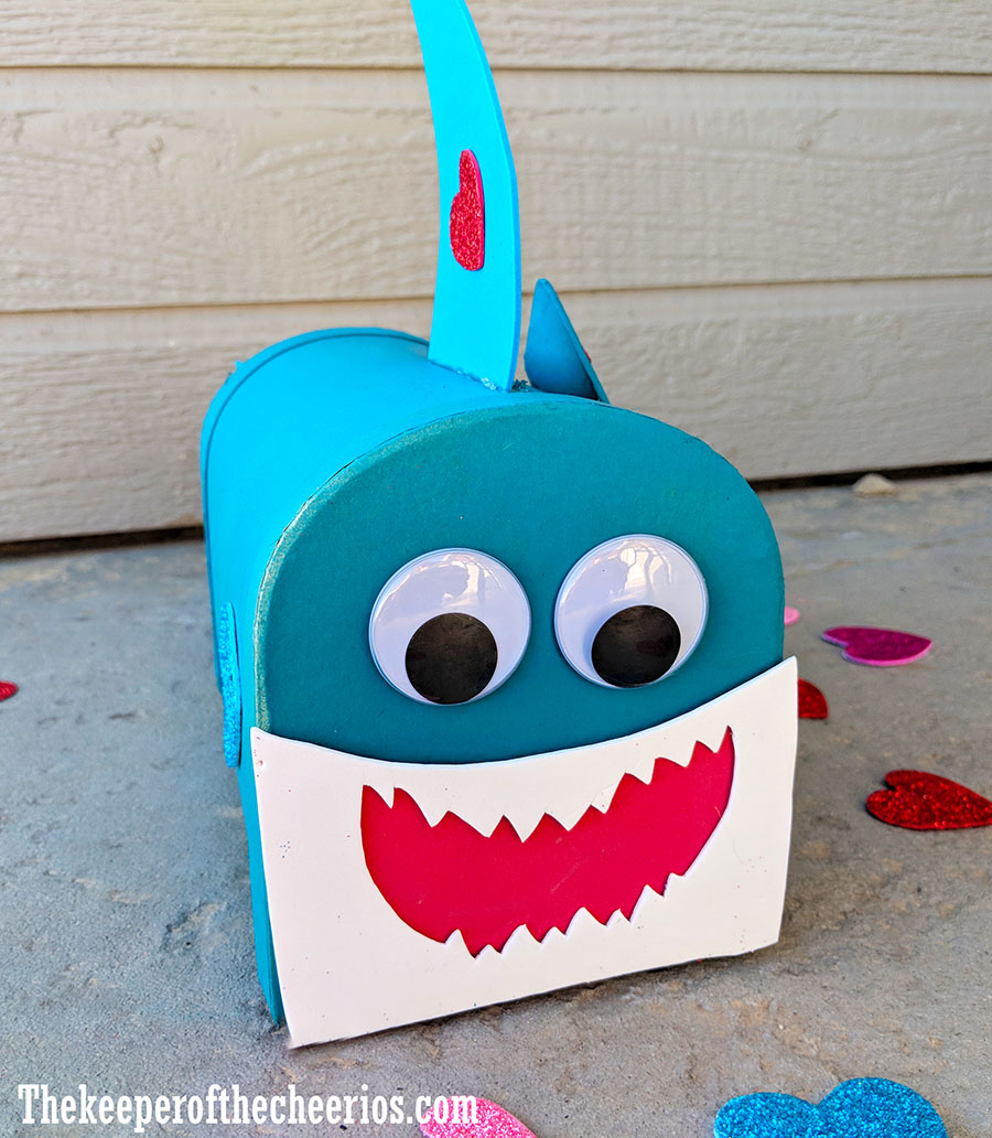 baby-shark-valentines-day-mail-box-2