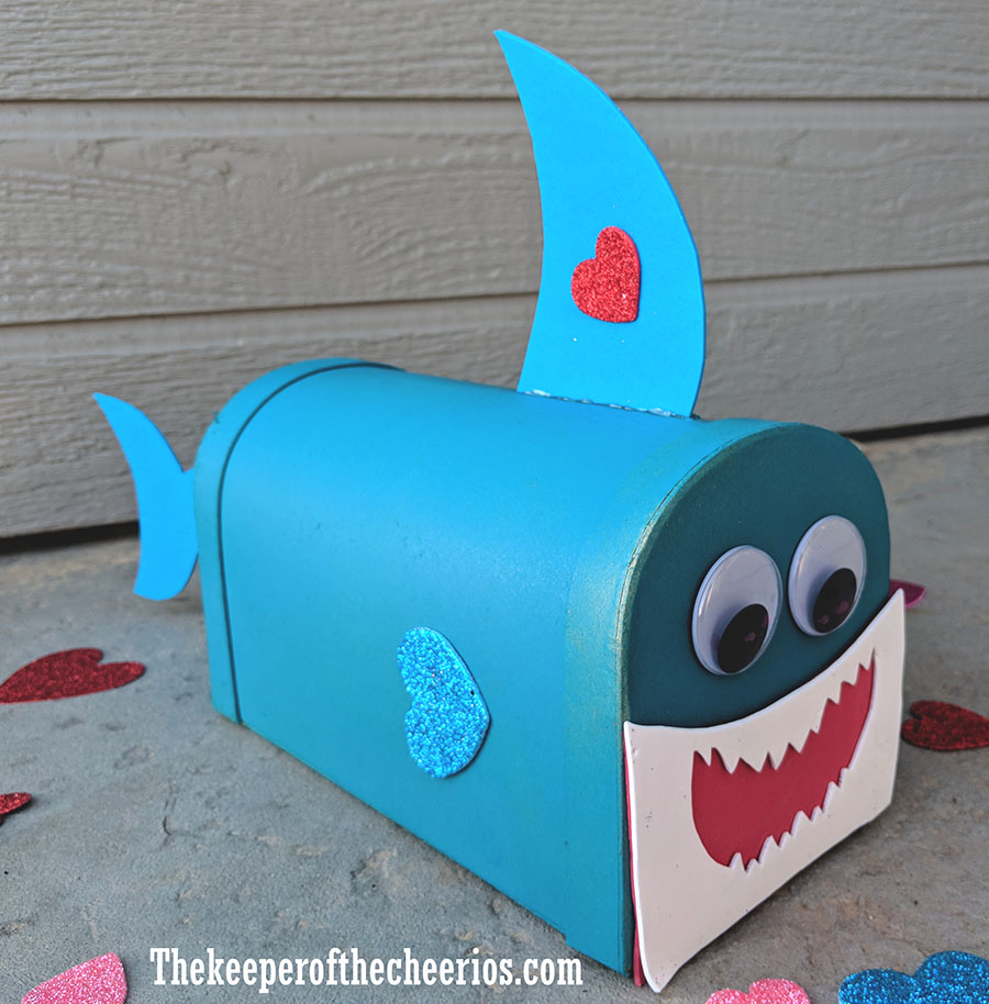 baby-shark-valentines-day-mail-box-4