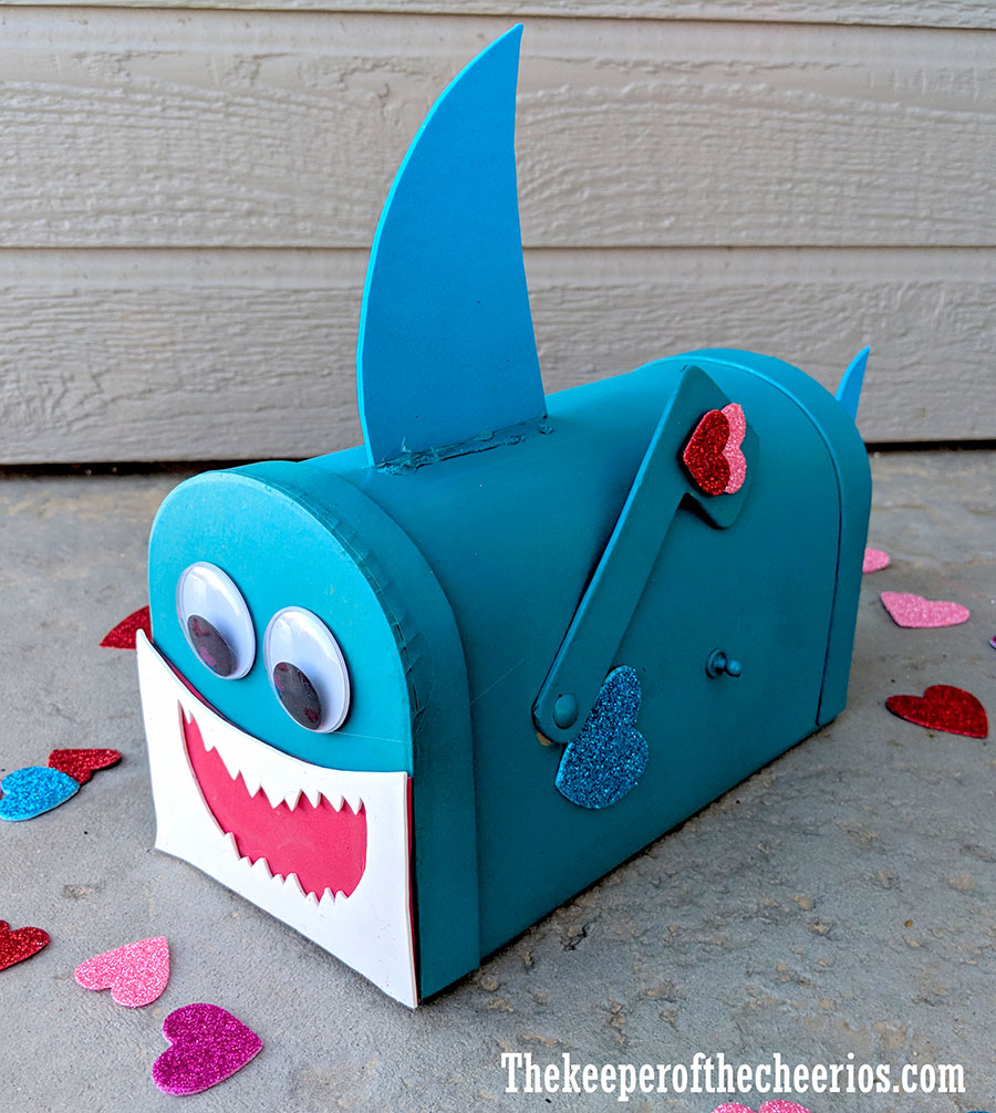 baby-shark-valentines-day-mail-box-5