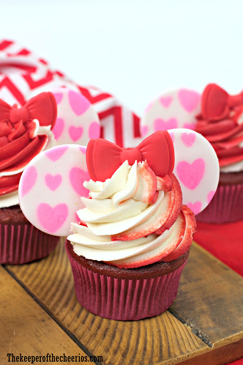 minnie-mouse-vday-cupcakes-1