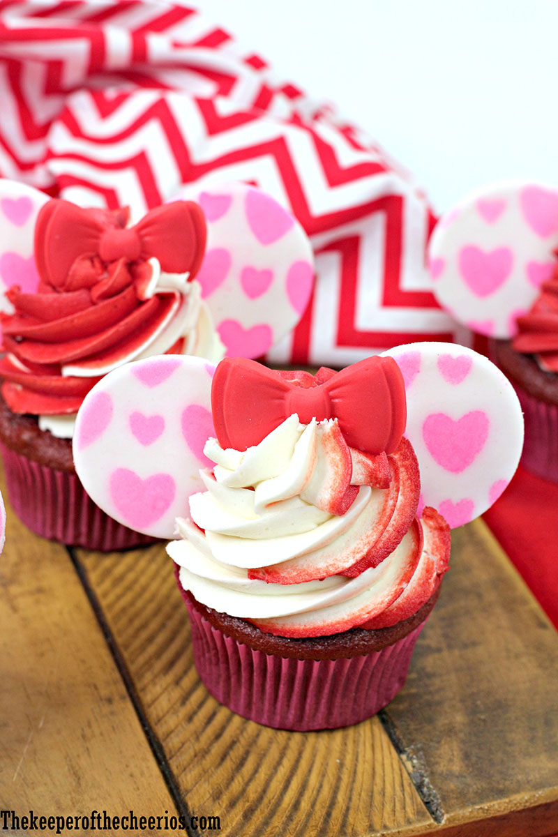 minnie-mouse-vday-cupcakes-2