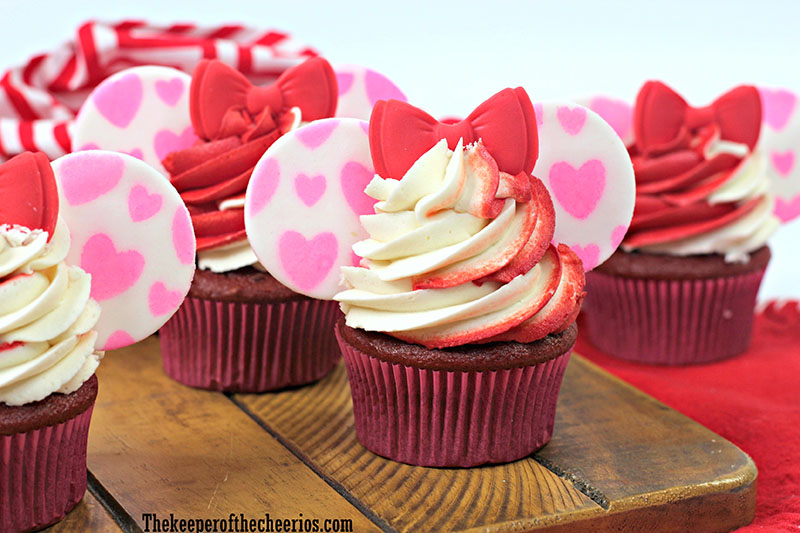 minnie-mouse-vday-cupcakes-3