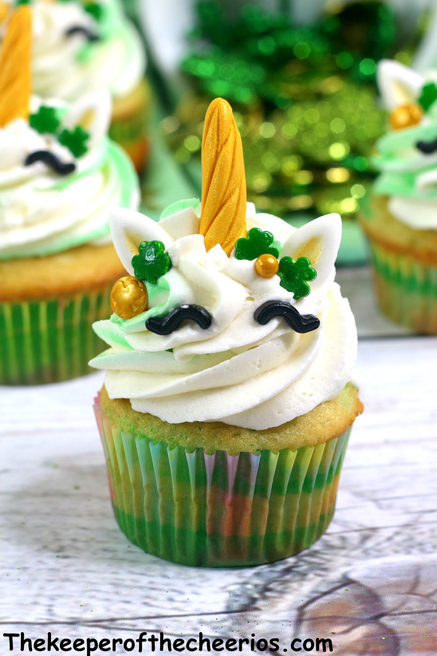 St-Patricks-Day-unicorn-cupcakes-1