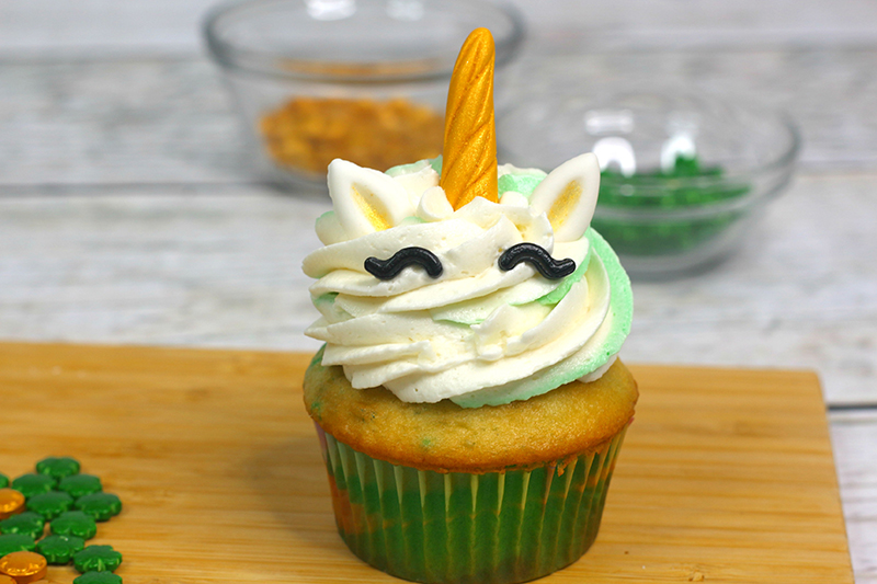 St-Patricks-Day-unicorn-cupcakes-10