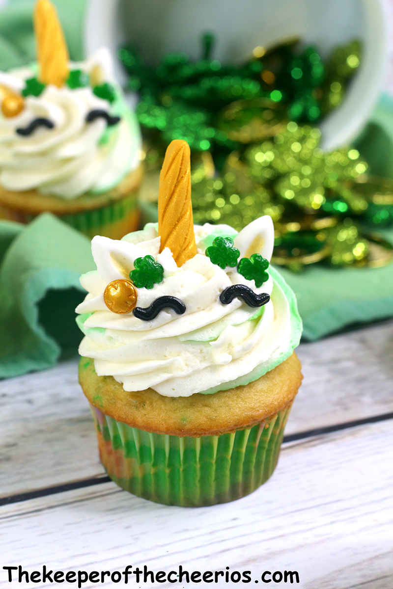 St-Patricks-Day-unicorn-cupcakes-3