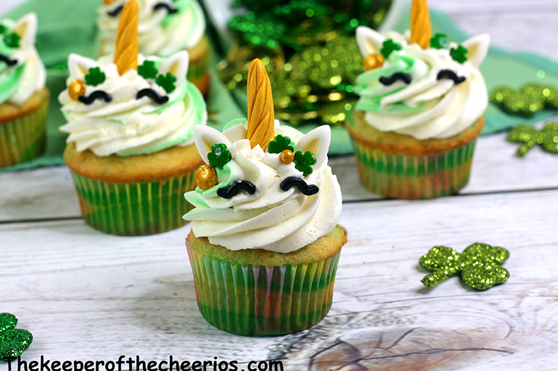 St-Patricks-Day-unicorn-cupcakes-4