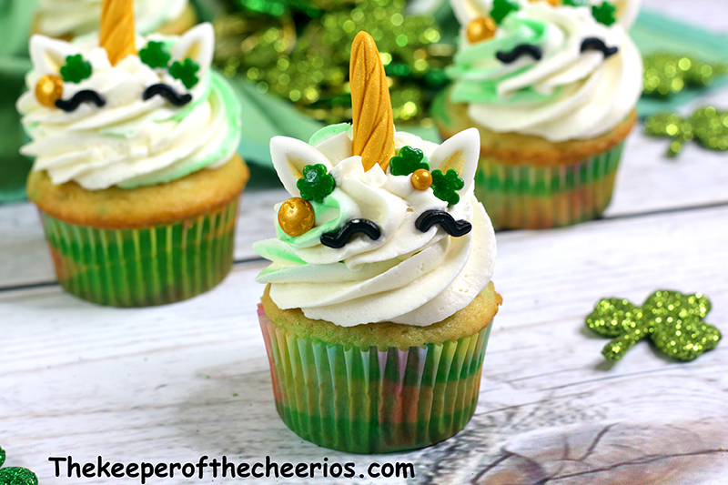 St-Patricks-Day-unicorn-cupcakes-5