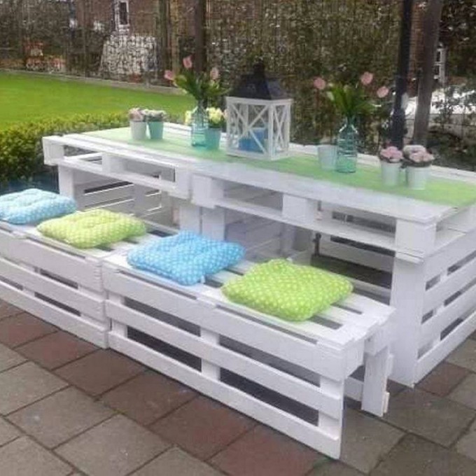 White-patio-pallet-set