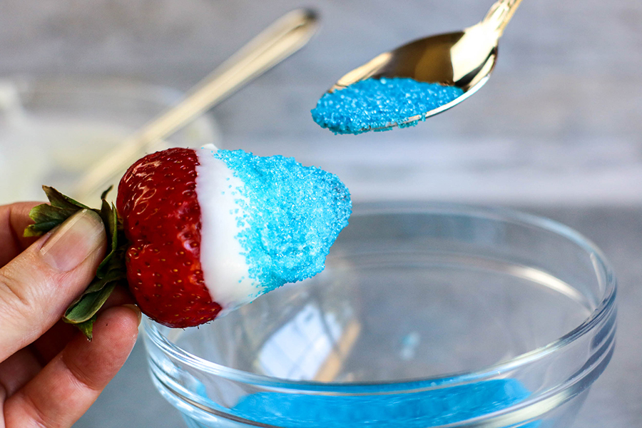 Patriotic-Dipped-Strawberries-final-3