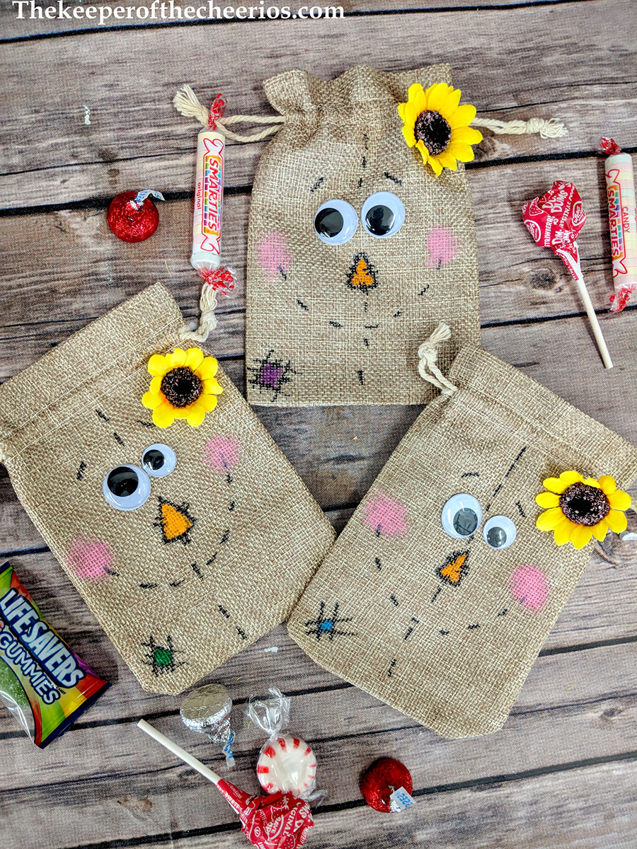 scarecrow-burlap-treat-bags-1