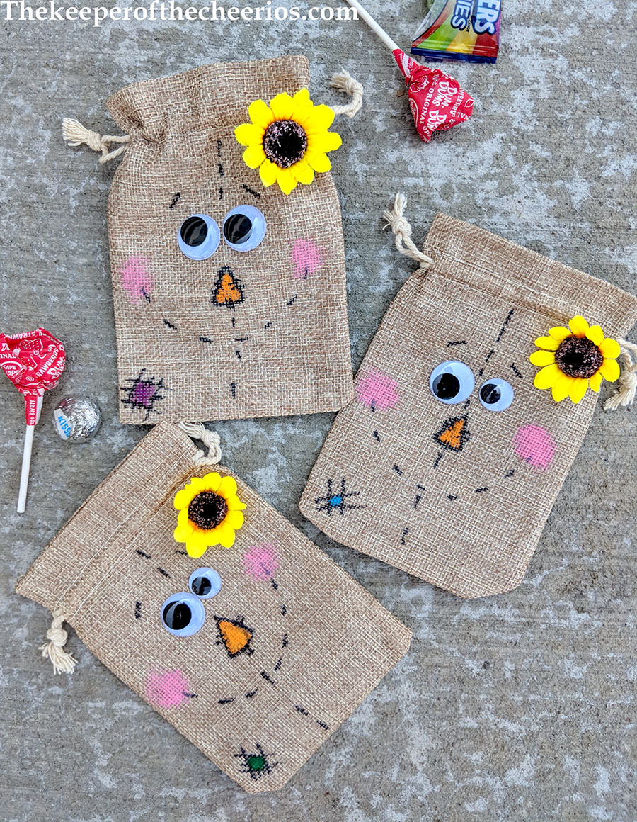 scarecrow-burlap-treat-bags-3