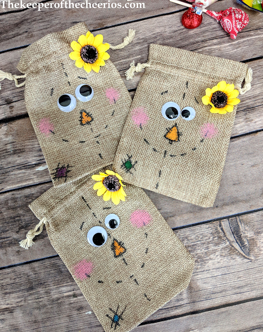 scarecrow-burlap-treat-bags-4