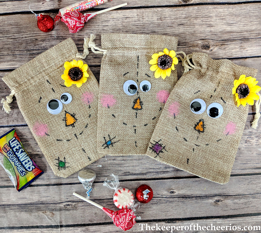 scarecrow-burlap-treat-bags-6