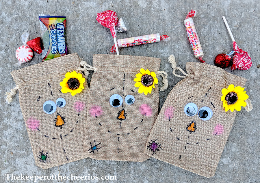 scarecrow-burlap-treat-bags-7