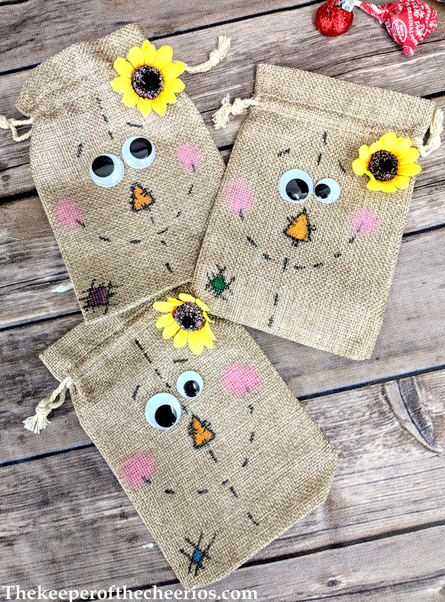 scarecrow-burlap-treat-bags-8